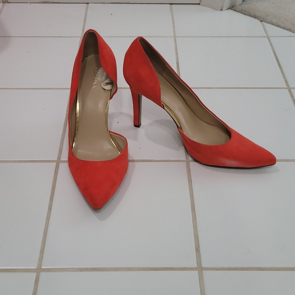 Womens size 11 orange heel
